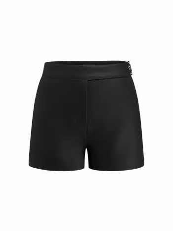 Micro shorts con fibbia a vita media in ecopelle