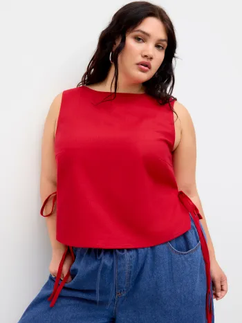 Top de tirantes de encaje lateral y cuello de barco de mezcla de lino Curvy