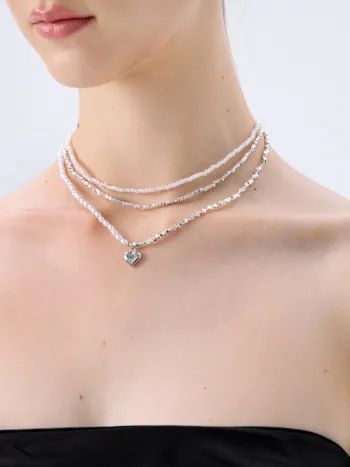 Geschichtetes Halsband mit Herz- und Faux-Perlen