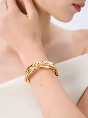 LAYERED TWIST BANGLE