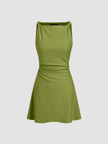 Mini-Kleid mit Bootshals und Knickfalten