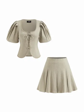 Set Top a maniche a lanterna con fiocco frontale annodato a righe e scollo a U in misto cotone e mini gonna plissettata a vita media