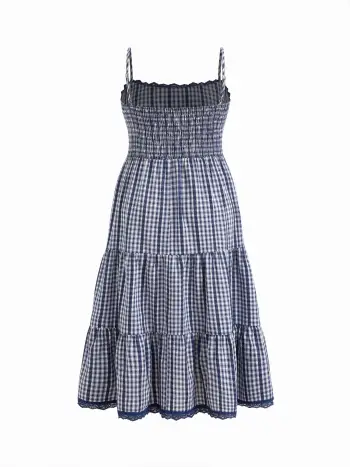 Abito maxi a balze arricciato con bordo in pizzo gingham misto cotone Curve & Plus