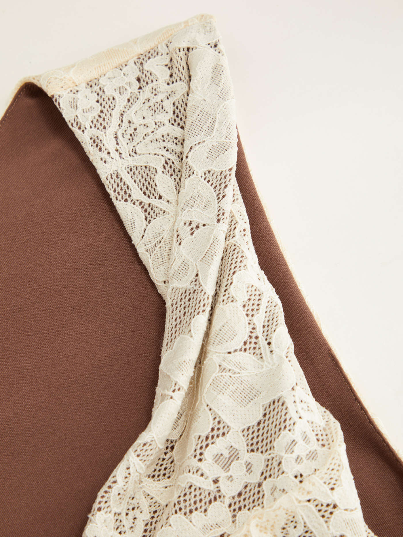 Lace Sweetheart Pleated Twisted Top