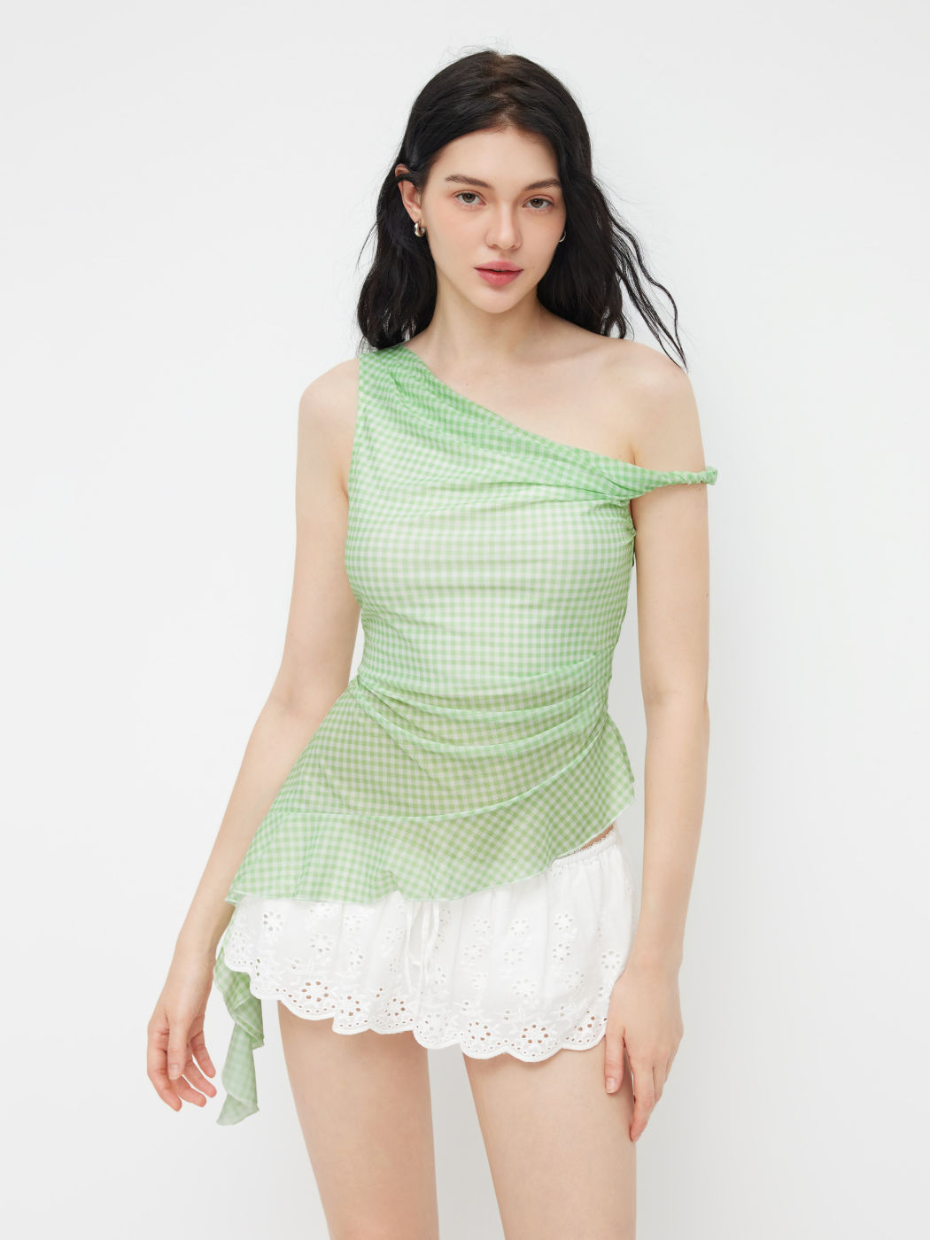 Mesh-Asymmetrischer Hals Gingham-Schürze-Rand Twist-Rusche Oberteil