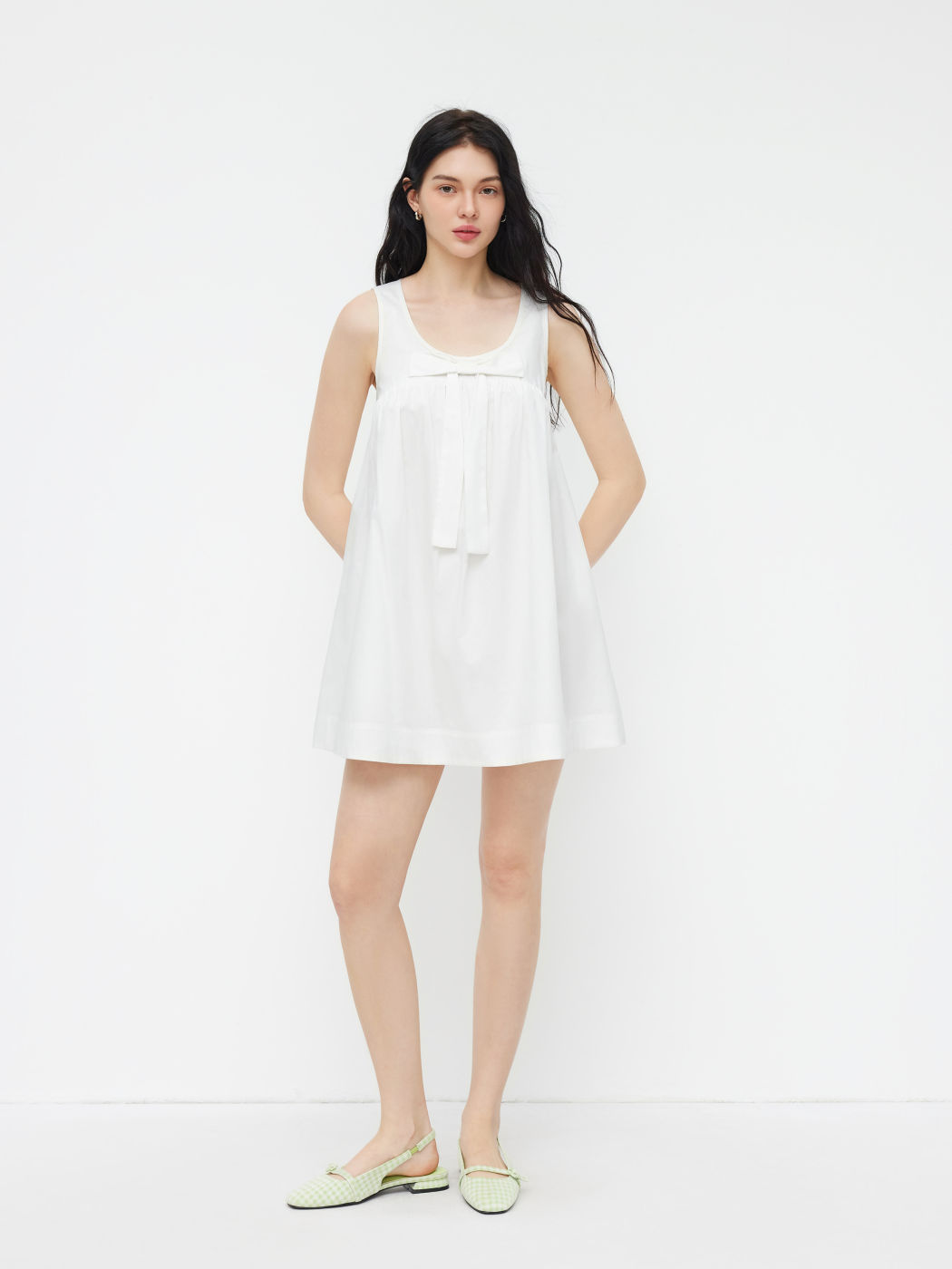 Baumwoll-U-Halsbogen Mini-Kleid mit Schleife