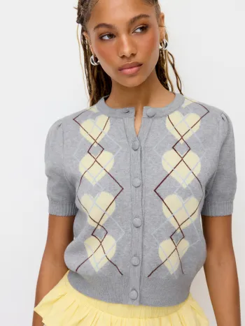Strickjacke mit Argyle-Herz-Muster und Knöpfen