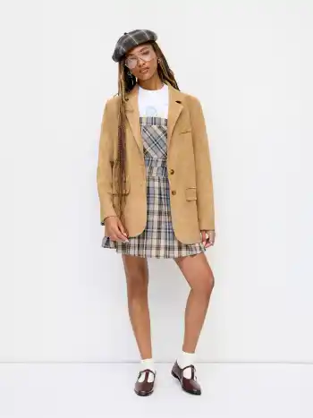 Lederimitat-Sportjacke mit eingeschnittener Kragen und langen Ärmeln, oversized