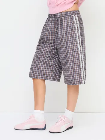 Pantaloni Capri a quadretti in 100% cotone, vita media elasticizzata con dettaglio di pizzo e banda laterale