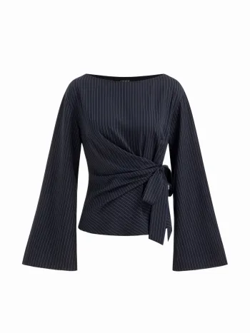 Blusa a righe con scollo a barchetta e maniche a campana annodate