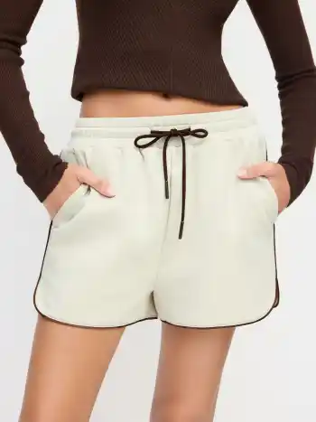 Mid-Rise Shorts aus Baumwollmischung mit Reißverschluss und kontrastierendem Binding