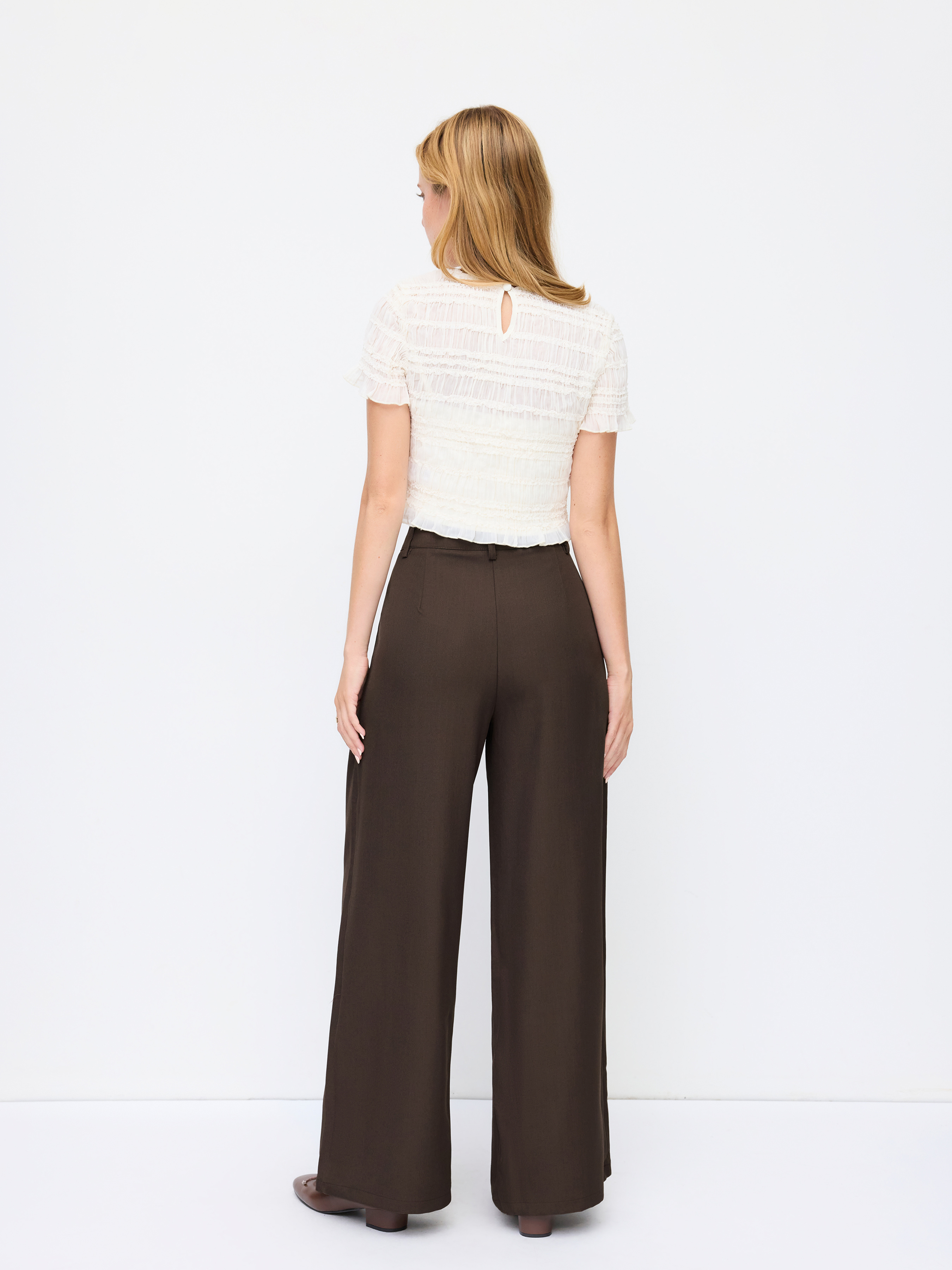 Mid Rise Solid Pocket Straight Leg Trousers
