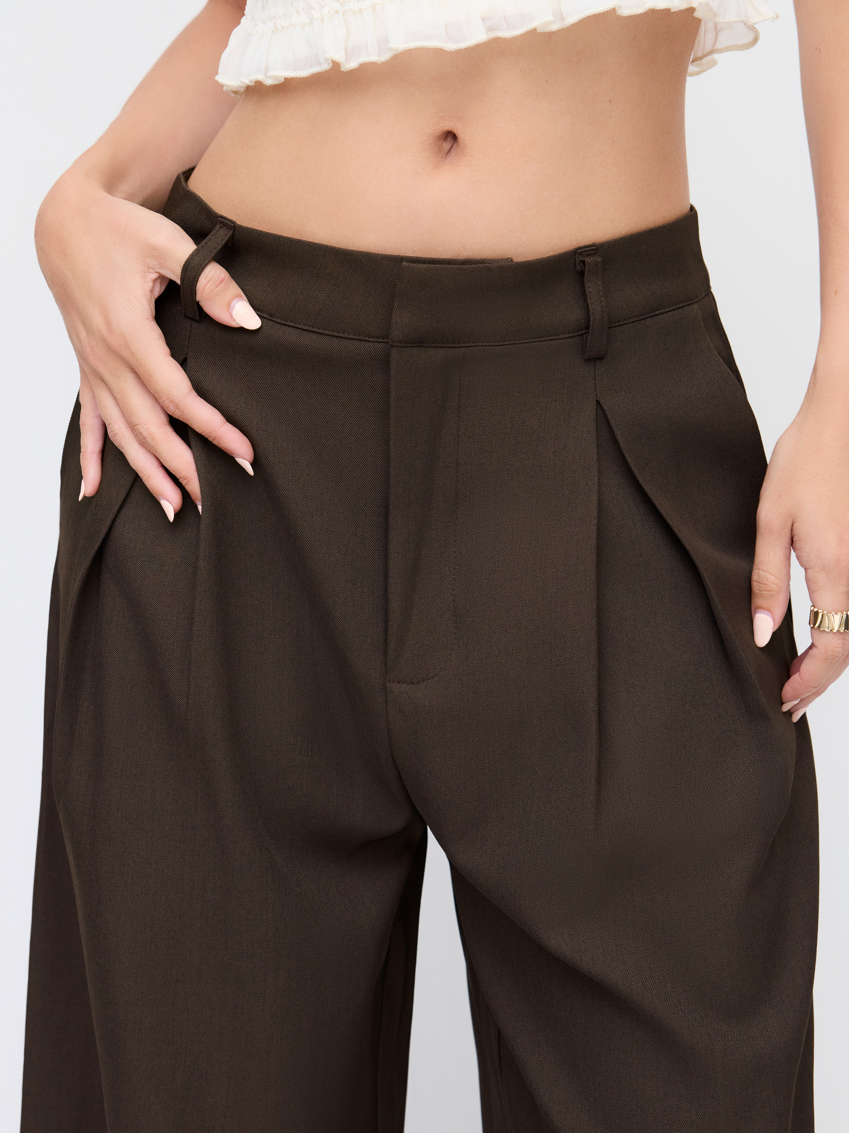 Mid Rise Solid Pocket Straight Leg Trousers