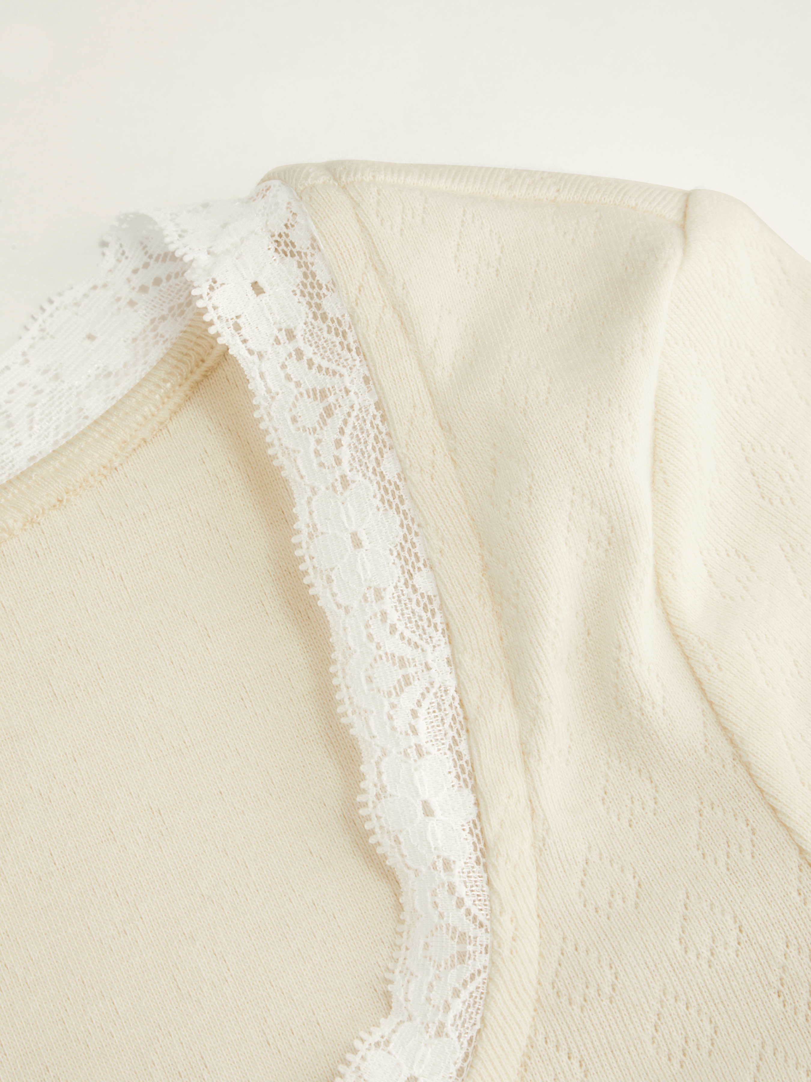 Deer Graphic Scoop Neckline Long Sleeve Lace Trim Bowknot Tee