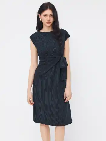 Midi-Kleid mit Bootshals, Streifen, Knoten und Rüschen