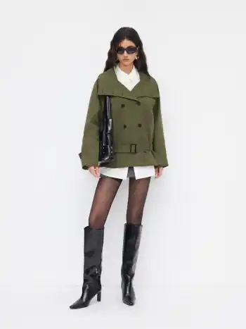 Trench oversize doppiopetto in cotone multi-way con collo a listino e cintura