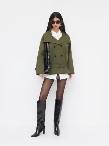 Trench oversize doppiopetto in cotone multi-way con collo a listino e cintura
