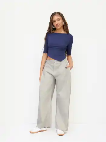 Pantaloni a gamba a barilotto a vita bassa con lacci laterali in misto cotone