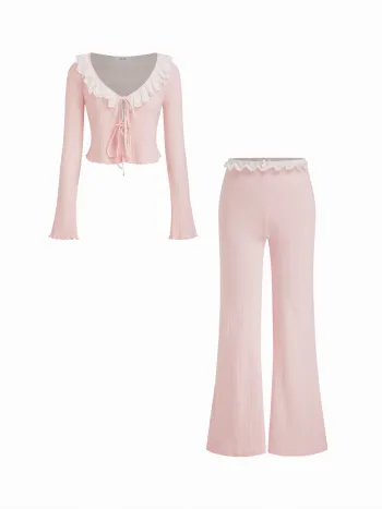 Completo loungewear con top scollo a V in cotone 100% con lacci e pantaloni a zampa a vita alta con fiocco e finiture in pizzo