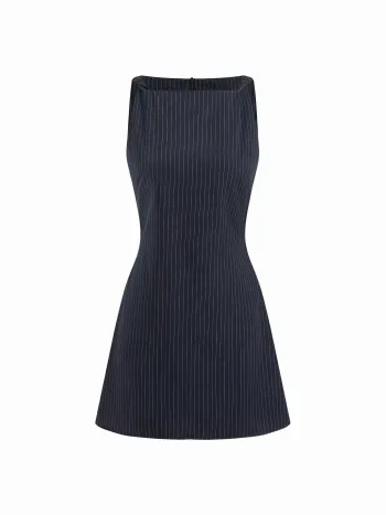 Gestreiftes Mini-Kleid mit Bootsausschnitt und Schlingensaum hinten