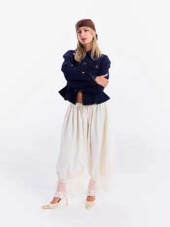 Pantaloni Bloomer Corti con Coulisse a Vita Media con Patch di Pizzo