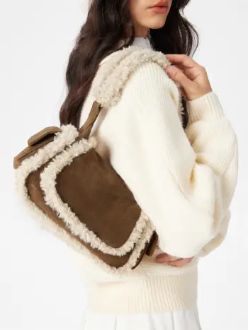 BORSA A SPALLA CON BORDO IN ECO-PELLICCIA