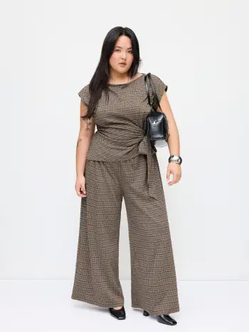 Mid Waist Pleated Pocket Wide Leg Pants Curve & Plus