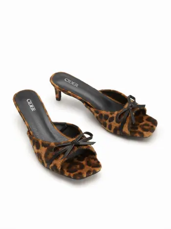 TACCHI CON STAMPA LEOPARDO E FIOCCO