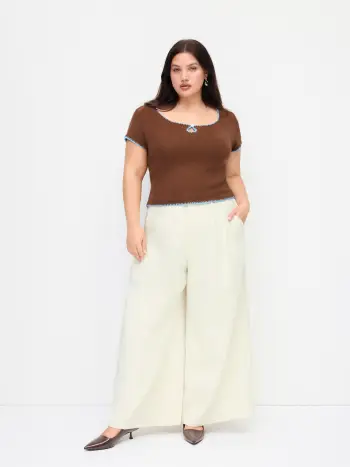 Pantalones de pierna ancha y plisados de subida media Curvy