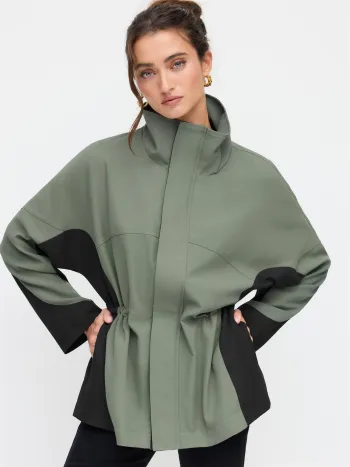 Giacca a vento bicolore con coulisse, zip e coulisse