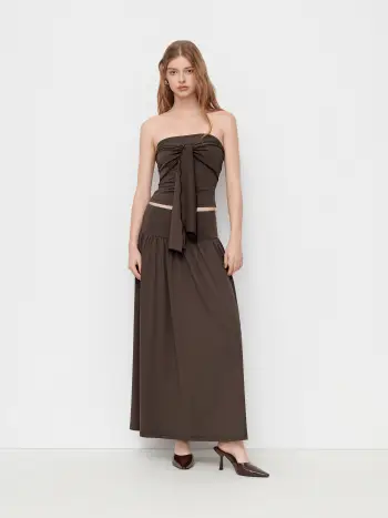 Mehrseitig geknotetes Bandeau Crop Top & Mittelhohe Maxi-Skirt Set