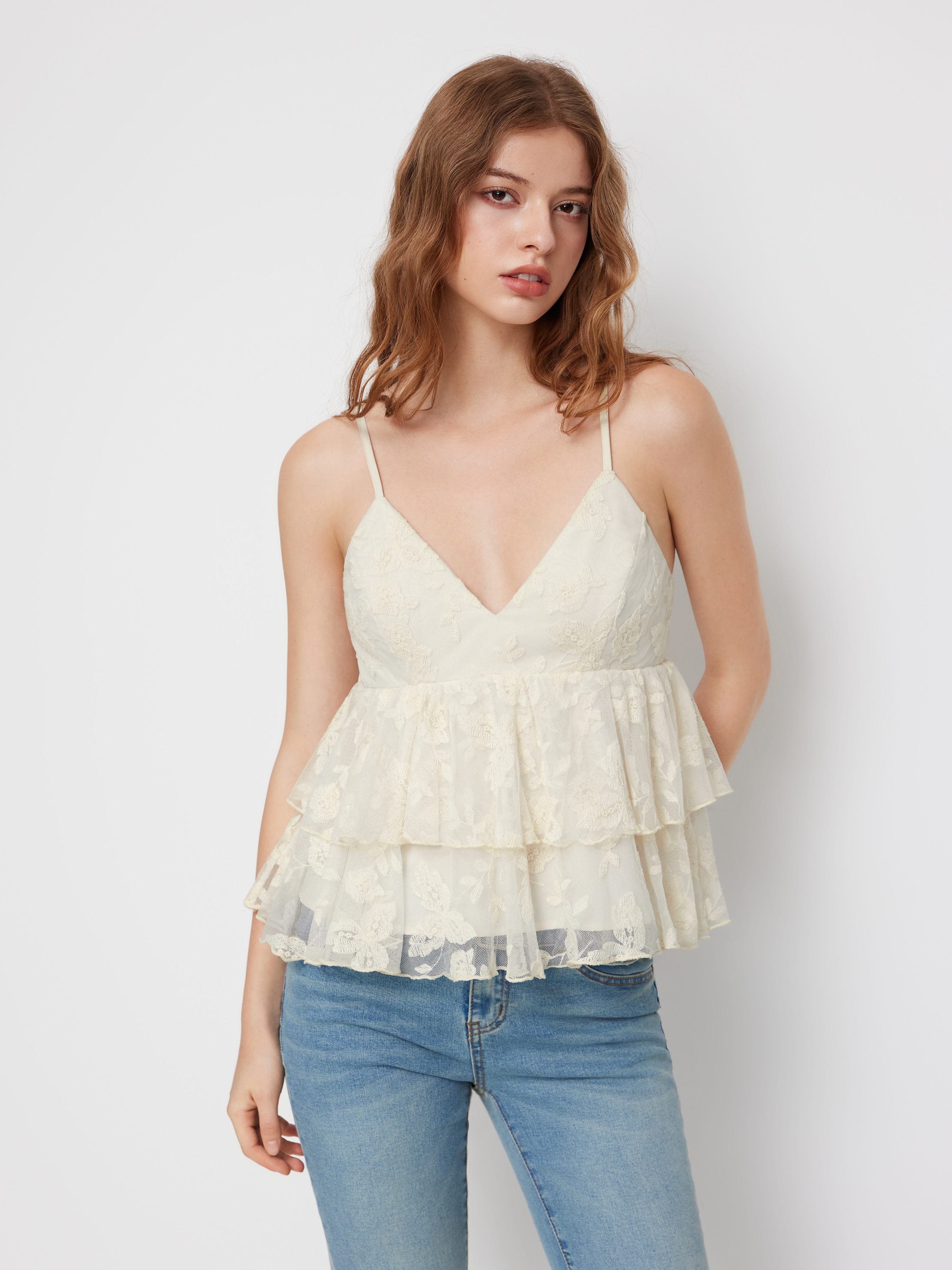 Crop Tops en coton, col V, dentelle, motifs floraux et volants superposés