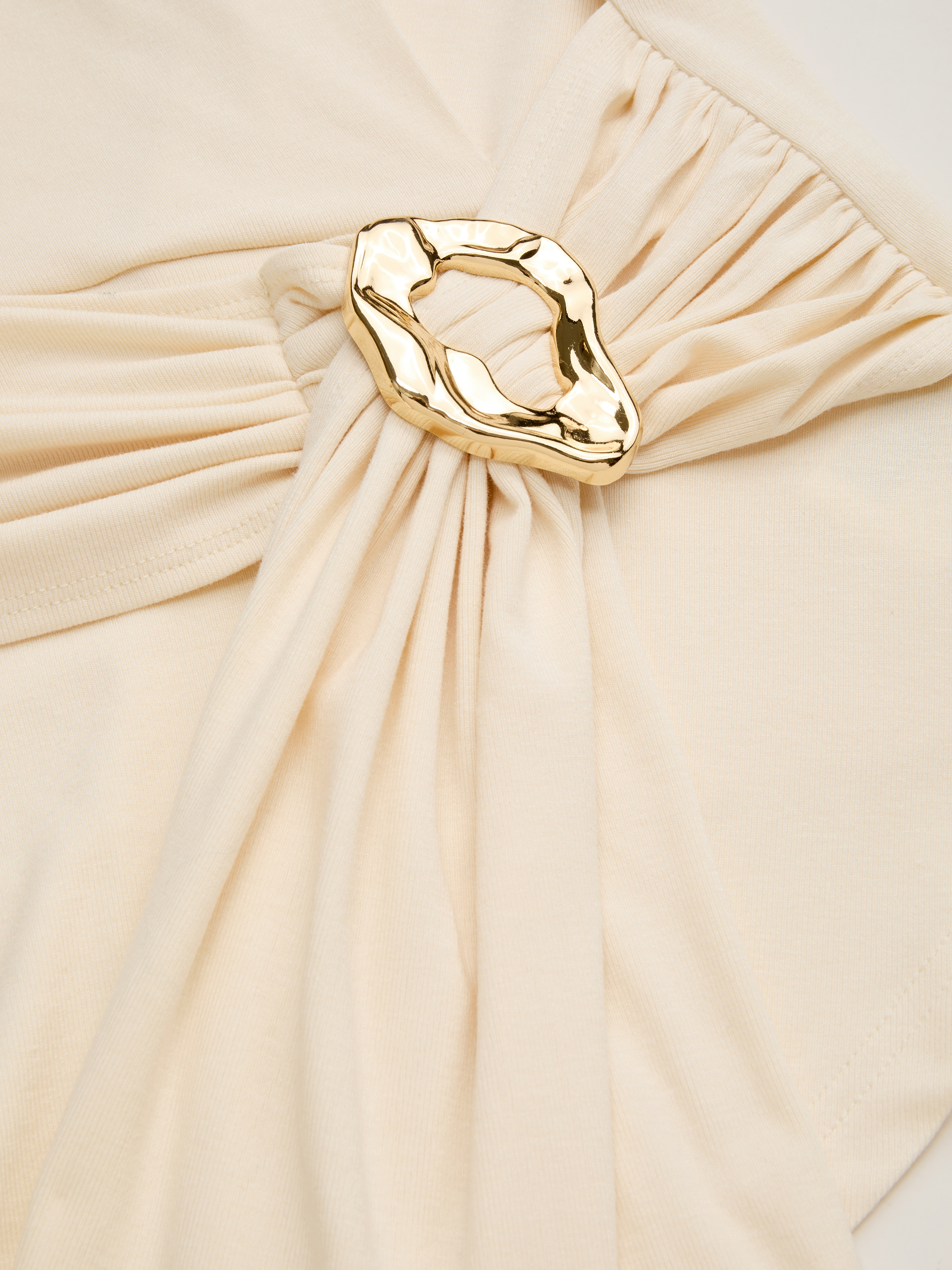 Round Neckline Ruched Metal Detail Long Sleeve Tee