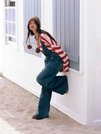 Denim-Overall mit tiefem V-Ausschnitt und Verschluss, Breitbein