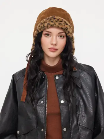 Trapperhut mit Leopardmuster und Pelz