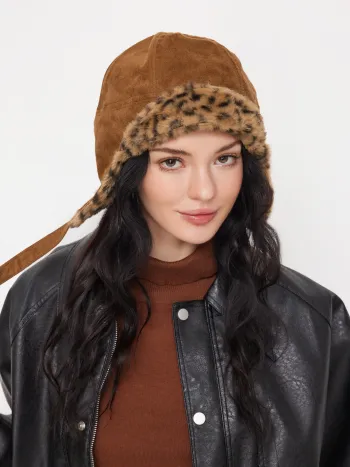 Trapperhut mit Leopardmuster und Pelz