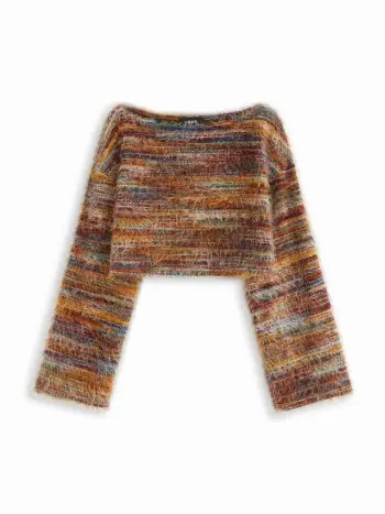 Top corto a righe con maniche a campana e scollo a barchetta