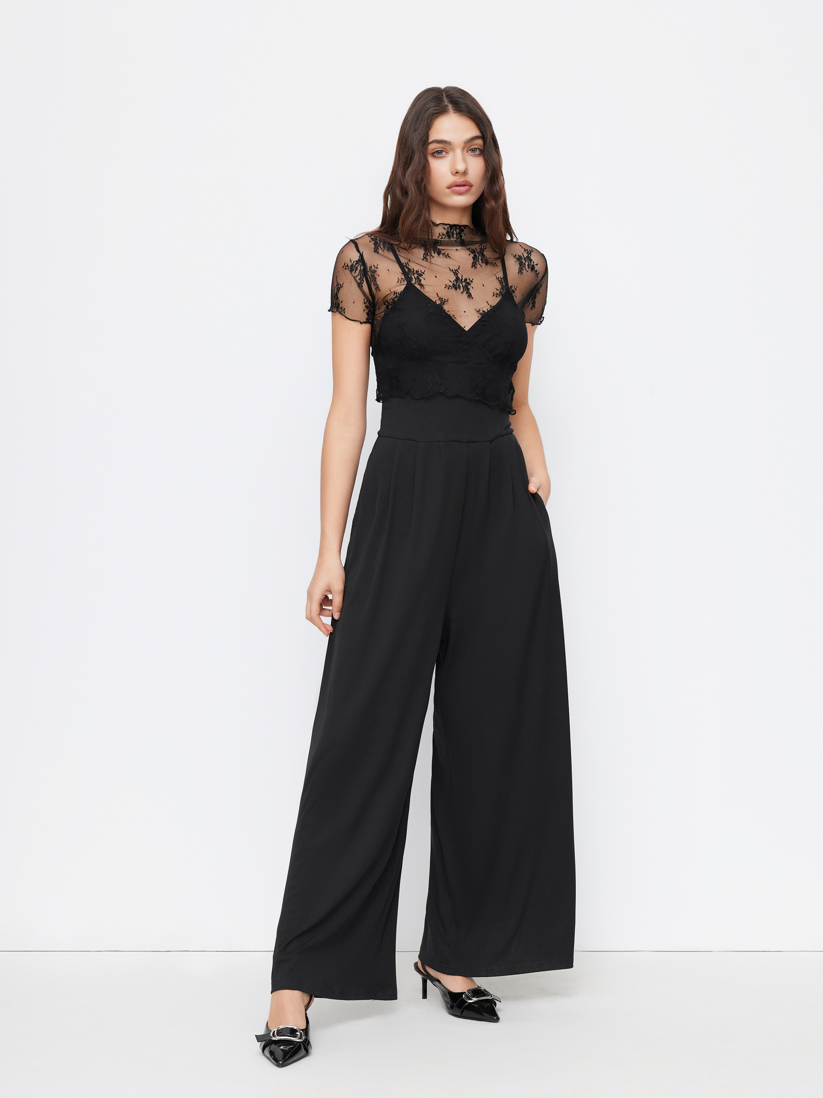 LACE TOP SET ROMPERS　Мsize Red Lace Top Romper | maurices