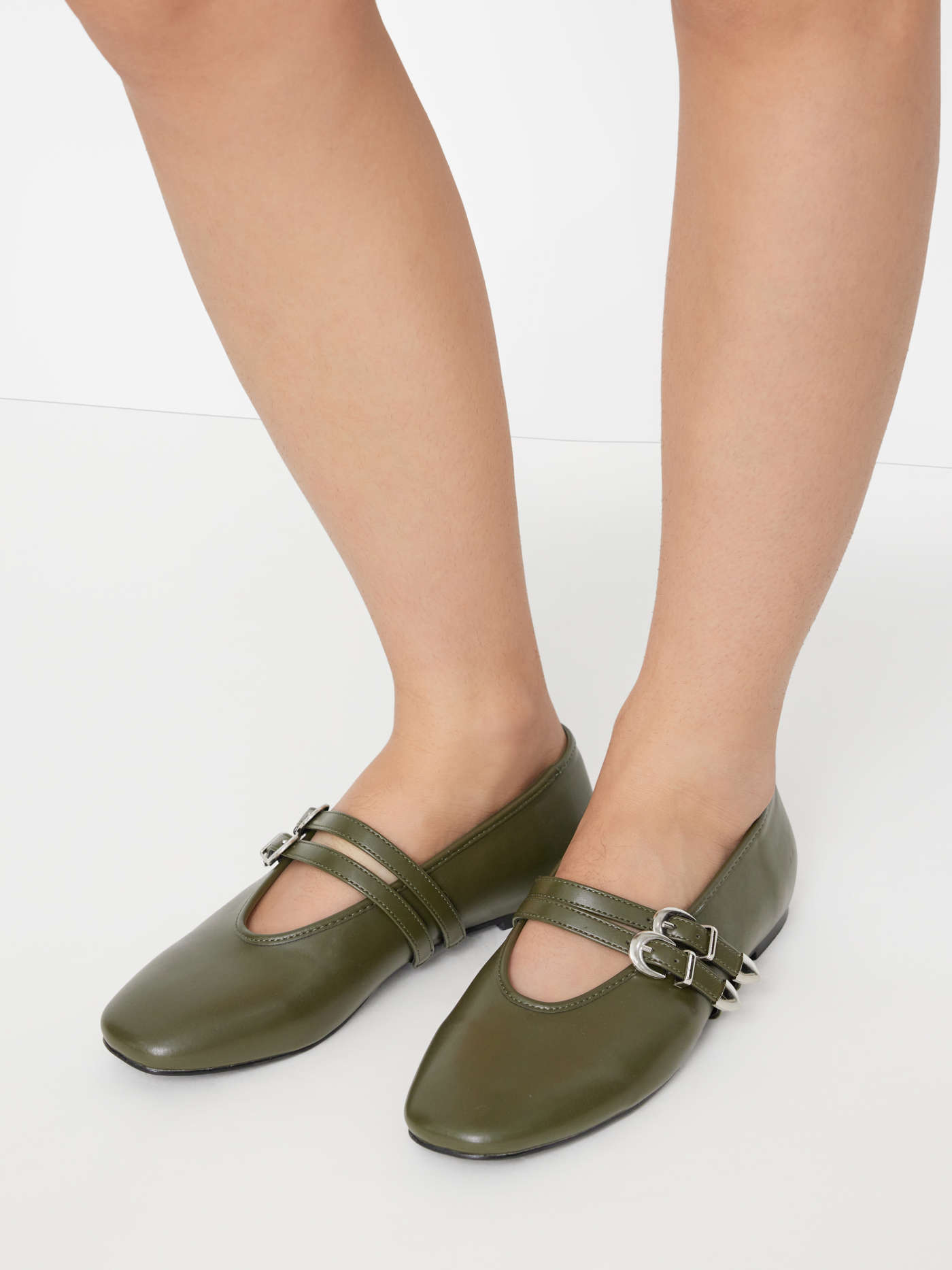 ROUND TOE BUCKLE & DOULE STRAP FLATS
