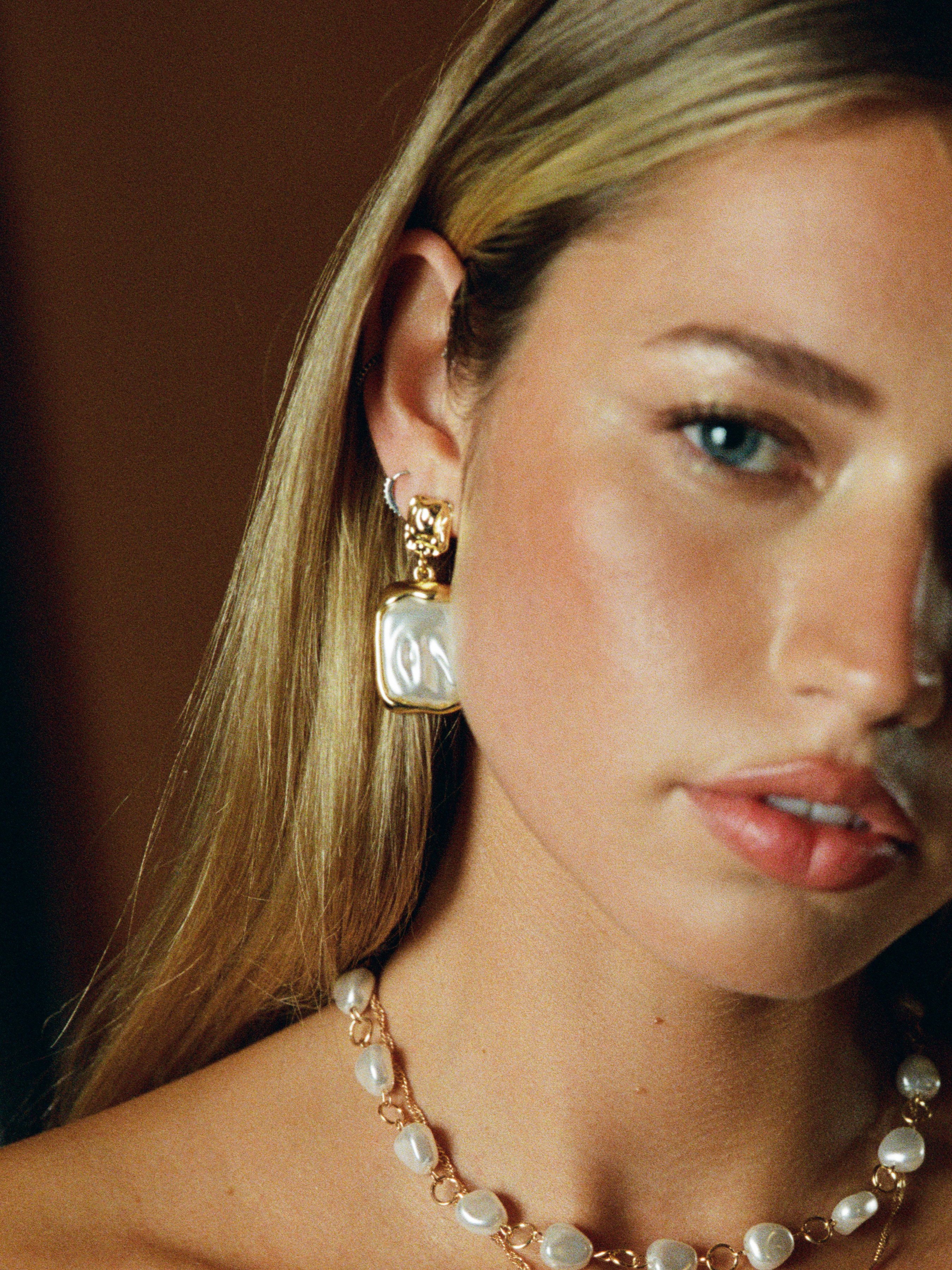 FAUX PEARL DROP EARRINGS